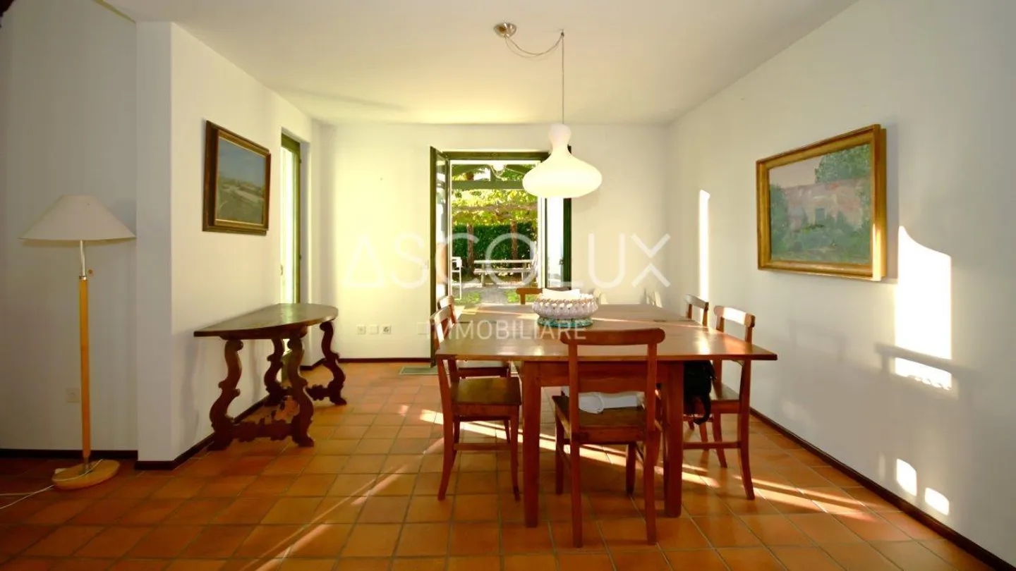 Elegantes Einfamilienhaus mit Aussicht - Foto 5 von 13