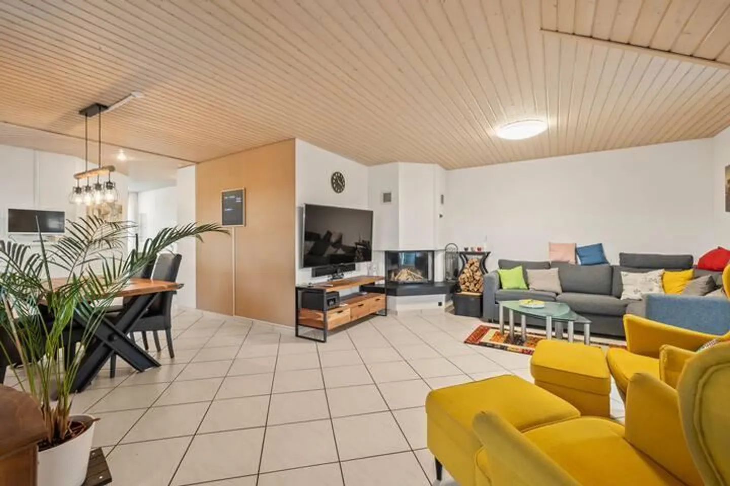 Geräumige Dachwohnung mit Terrassen - Foto 4 von 9