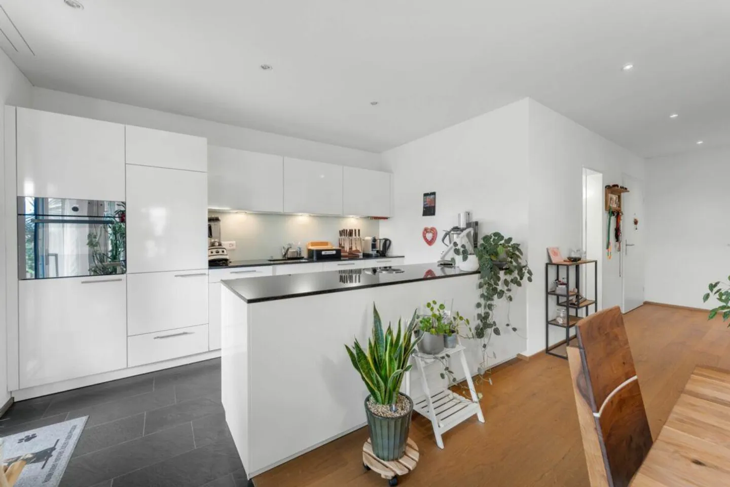 Moderne 3.5 Zimmer-Gartenwohnung - Foto 3 von 11