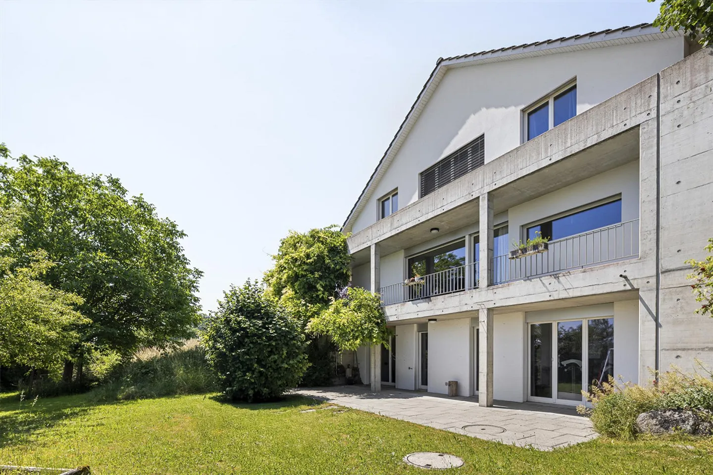 Geräumiges Familienhaus mit Garten - Foto 3 von 13