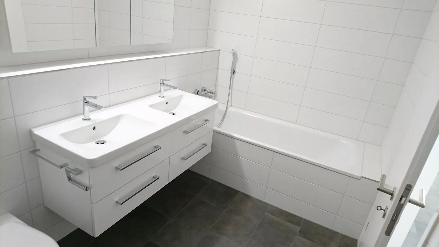 Appartamento moderno con terrazza e lavanderia privata! - Foto 4 di 10