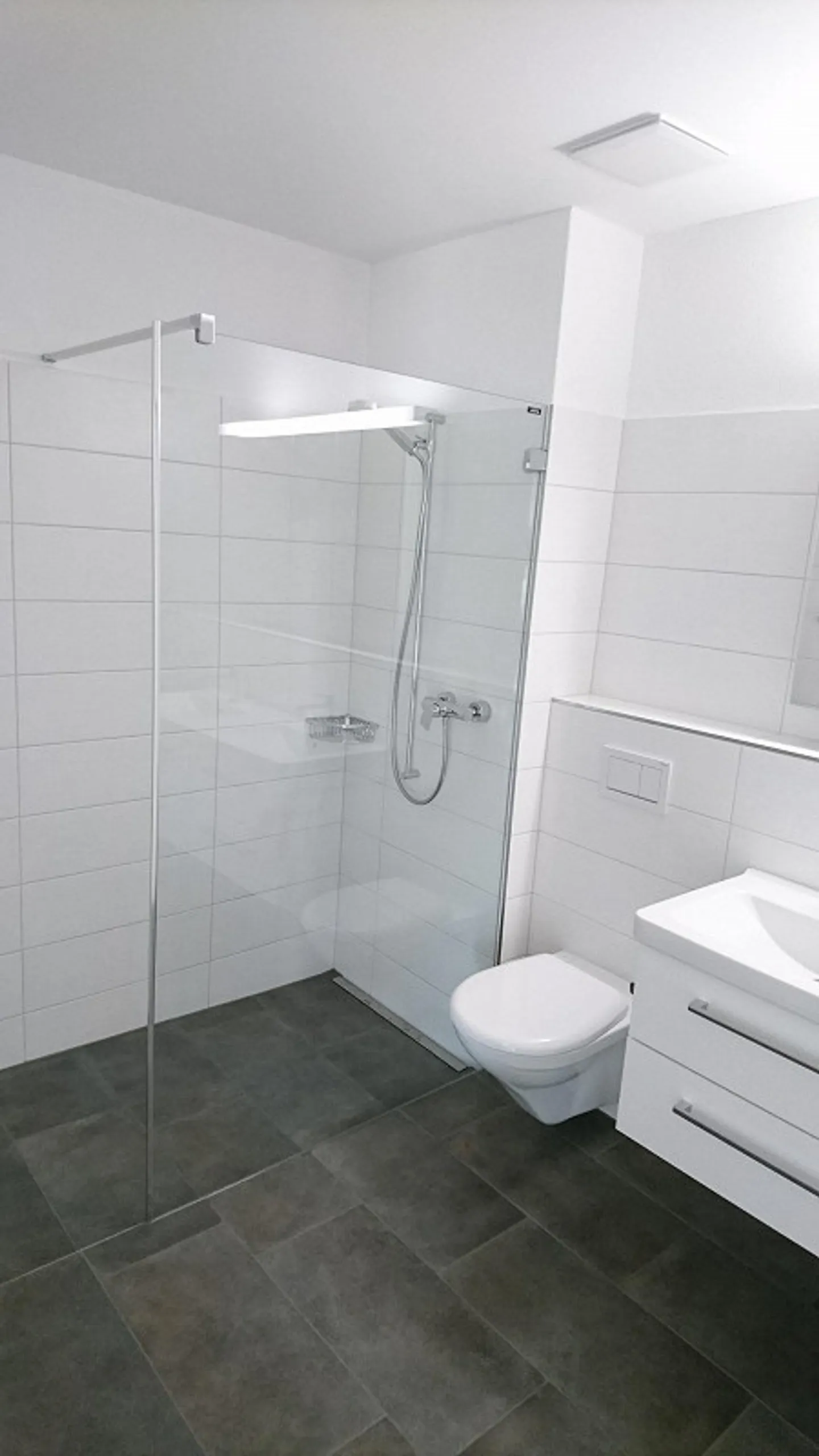 Appartamento moderno con terrazza e lavanderia privata! - Foto 5 di 10