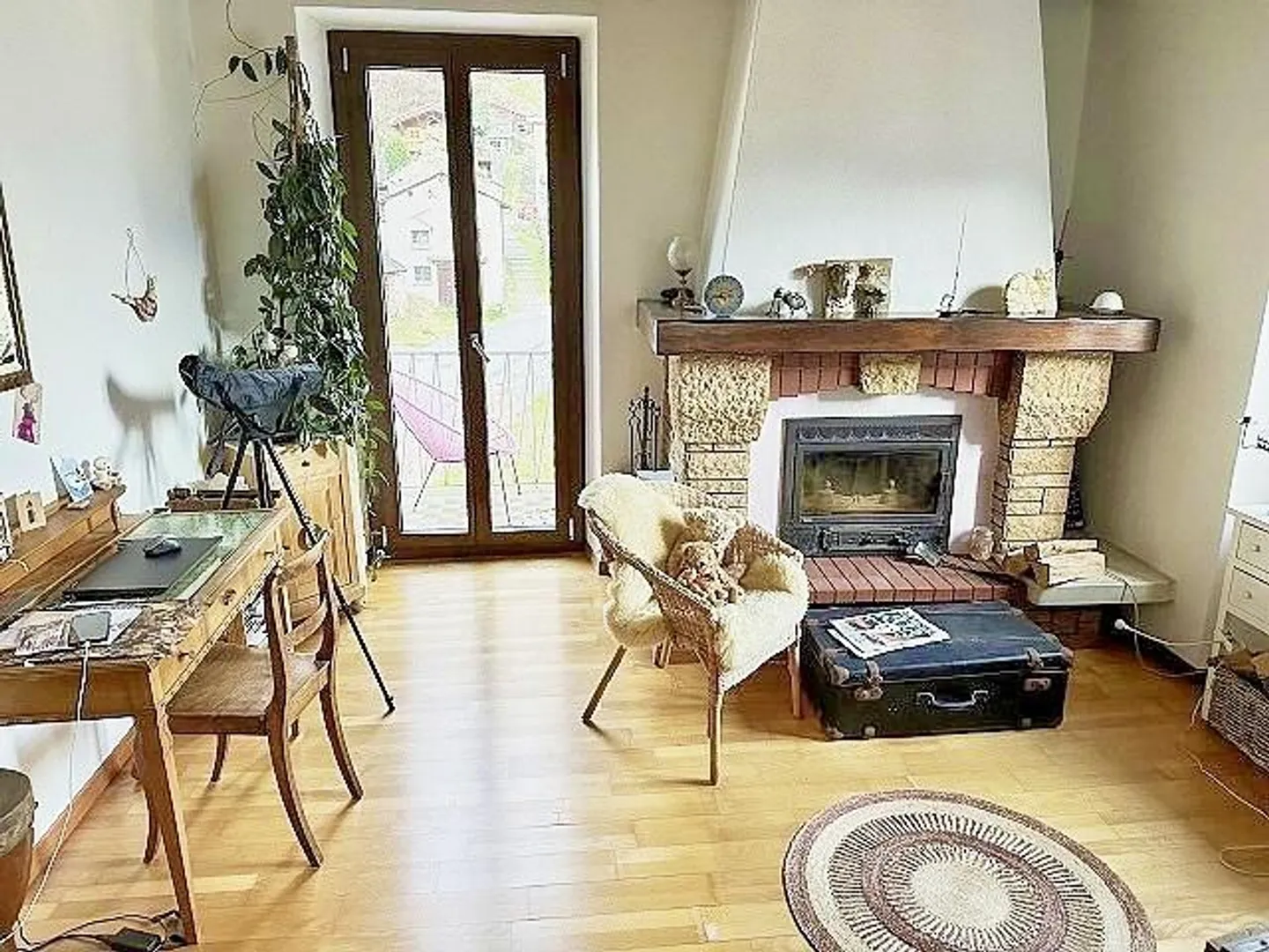 Appartamento mansardato di 3 1/2 locali in una posizione molto tranquilla e soleggiata con vista - Foto 2 di 23