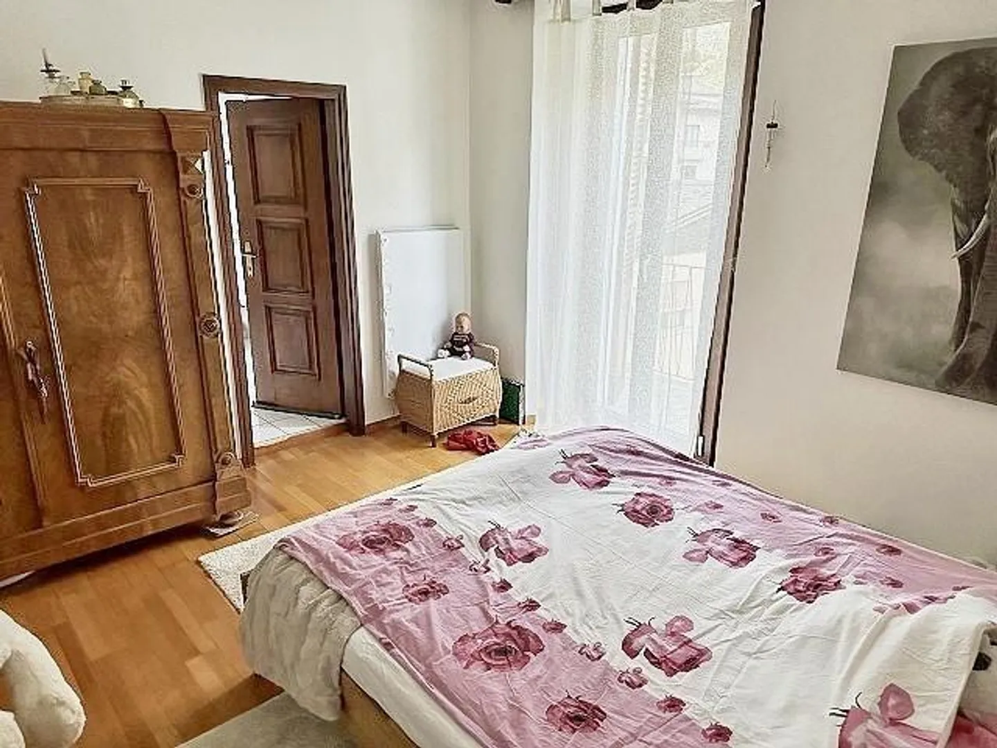 Appartamento mansardato di 3 1/2 locali in una posizione molto tranquilla e soleggiata con vista - Foto 7 di 23