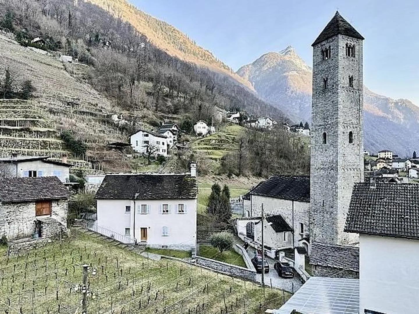 Appartamento mansardato di 3 1/2 locali in una posizione molto tranquilla e soleggiata con vista - Foto 11 di 23