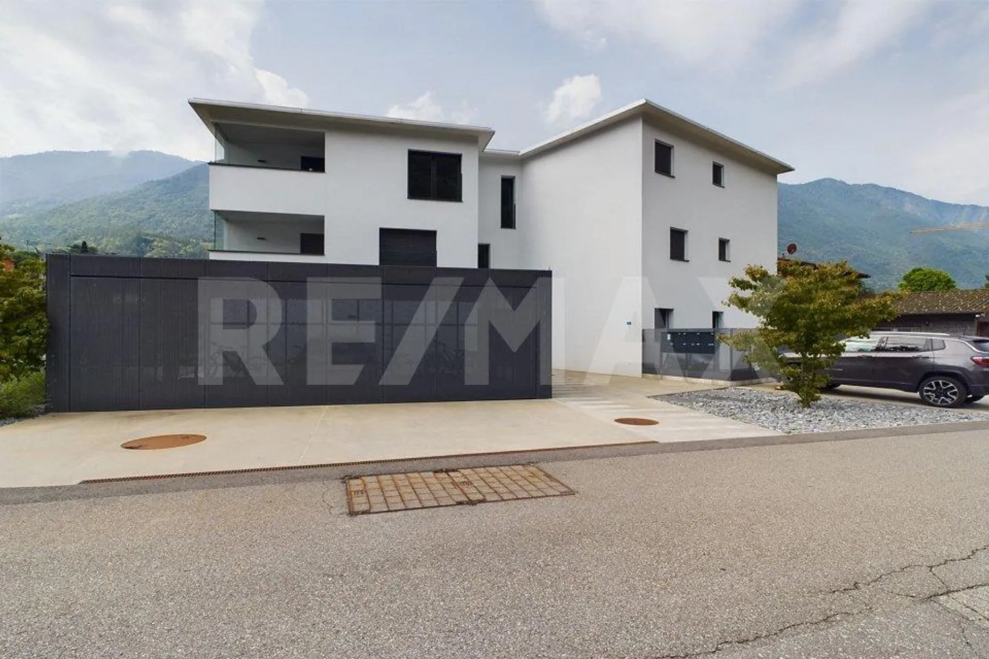 Modern apartments of 21/2 rooms immersed in nature - Photo 1 of 13