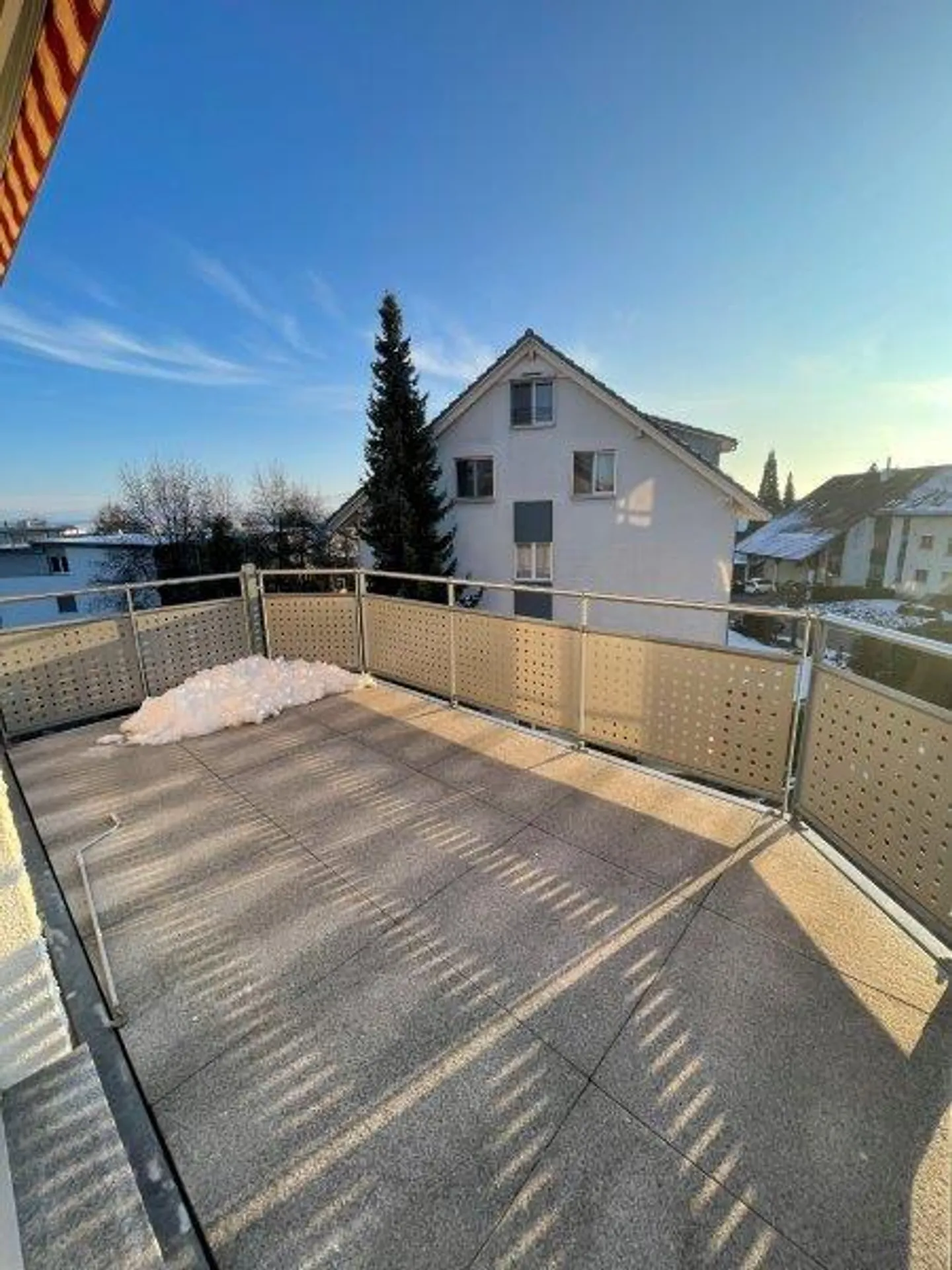 3.5 Zimmer Maisonette-Wohnung mit schöner Bergaussicht - Foto 2 von 13