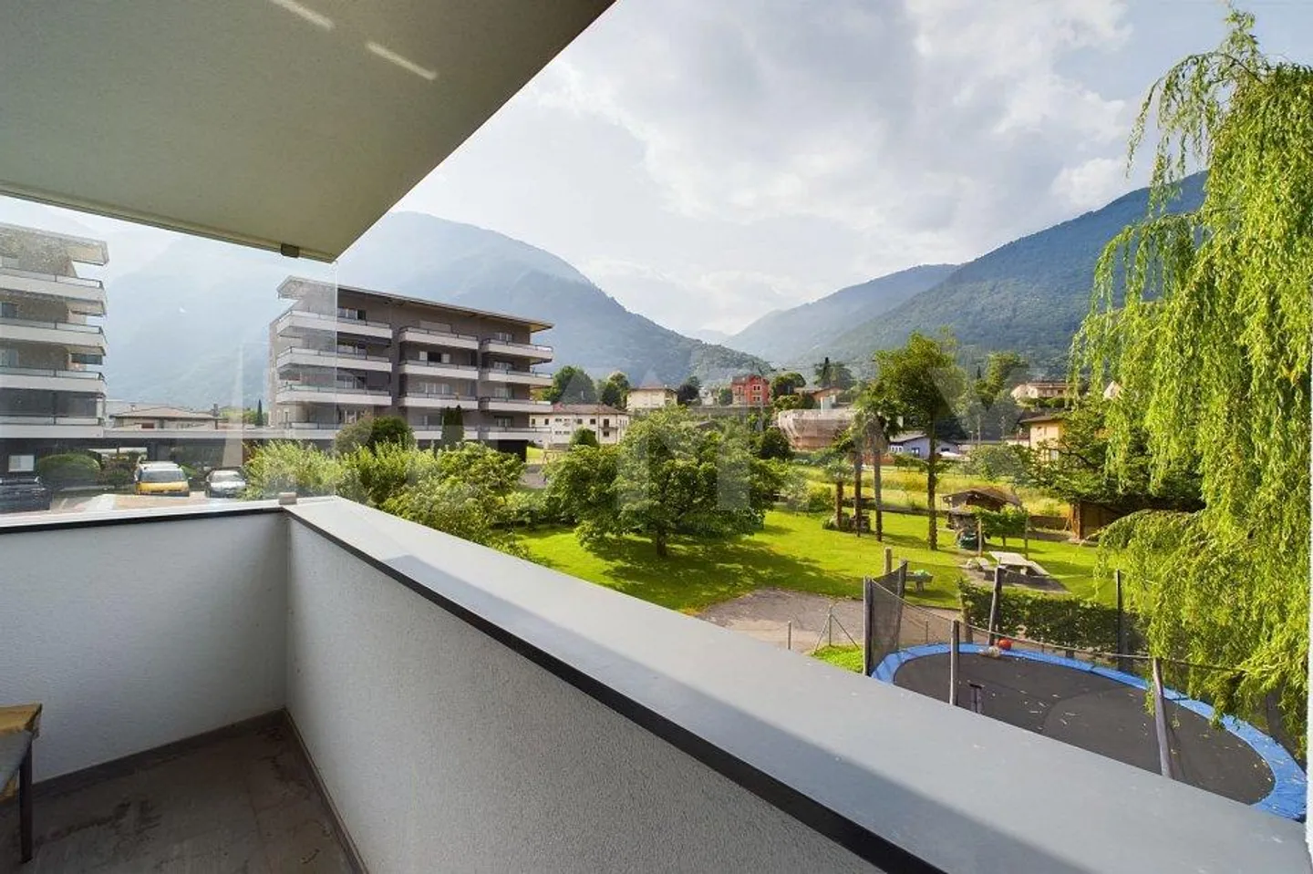 Modern apartments of 21/2 rooms immersed in nature - Photo 6 of 13