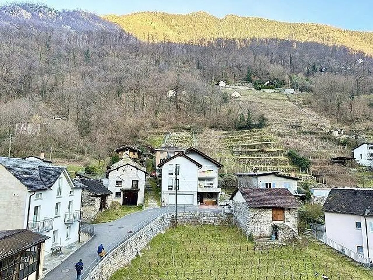 Appartamento mansardato di 3 1/2 locali in una posizione molto tranquilla e soleggiata con vista - Foto 17 di 23