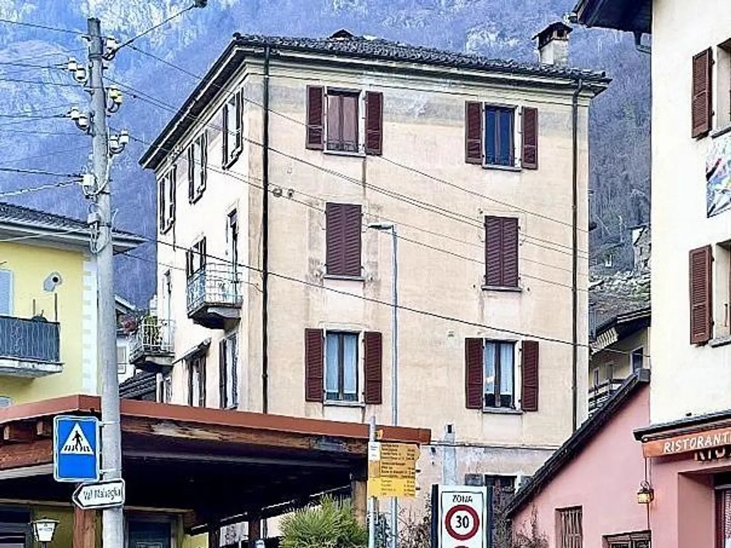 Appartamento mansardato di 3 1/2 locali in una posizione molto tranquilla e soleggiata con vista - Foto 18 di 23