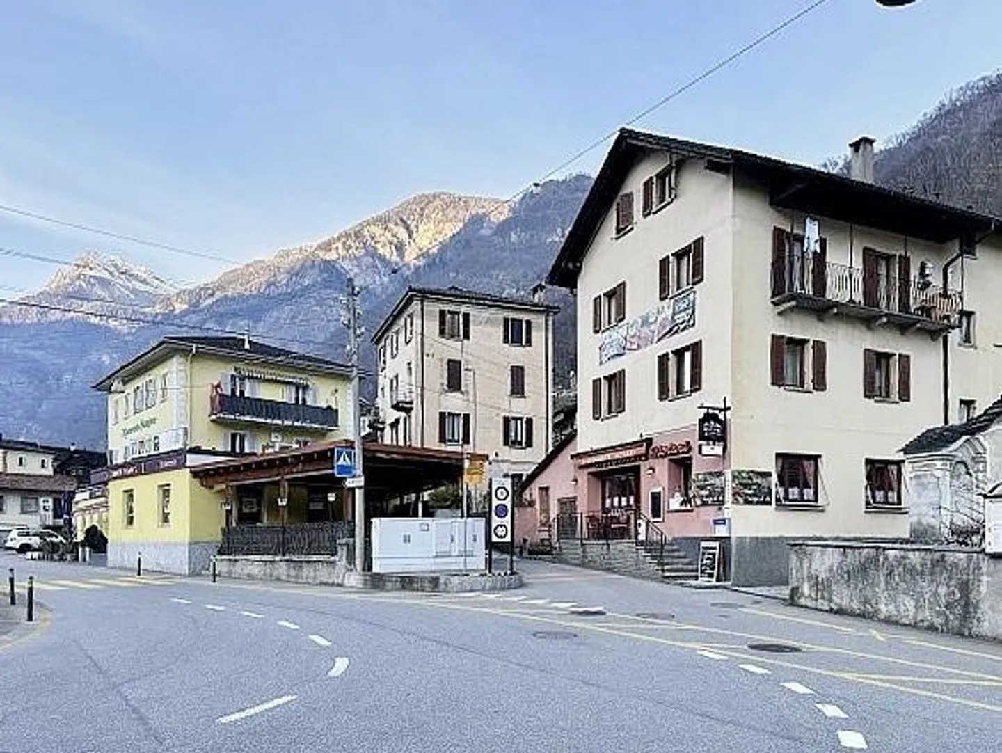 Appartamento mansardato di 3 1/2 locali in una posizione molto tranquilla e soleggiata con vista - Foto 19 di 23