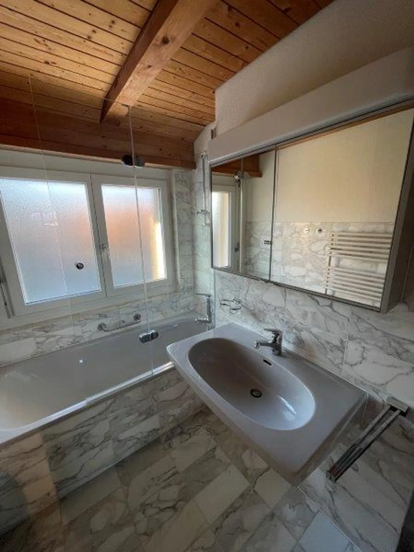3.5 Zimmer Maisonette-Wohnung mit schöner Bergaussicht - Foto 8 von 13