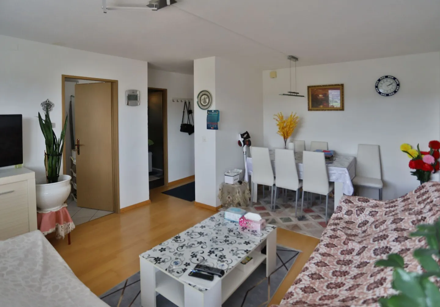 Charming 2-room apartment with cozy balcony - Photo 1 of 7