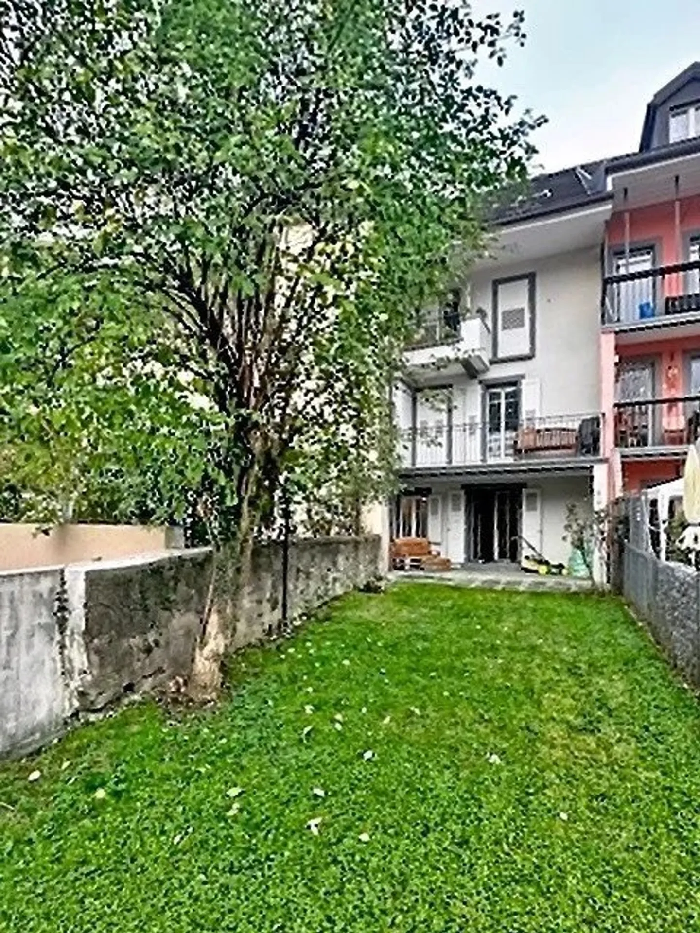 Immeuble de caractère - Photo 2 sur 9
