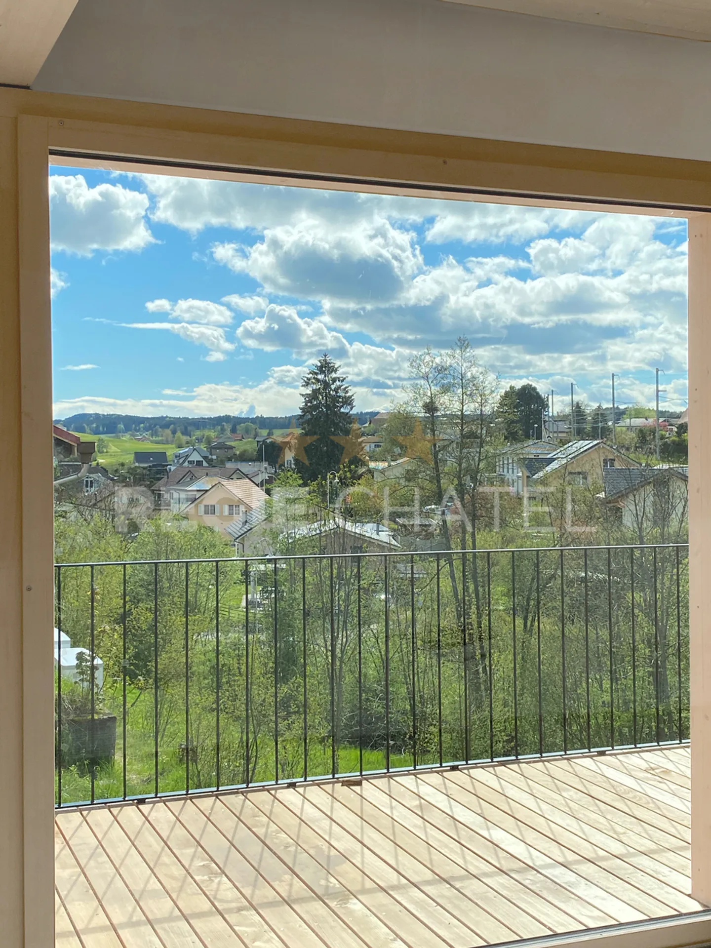 4.5-room apartment on the 1st floor with terrace - Photo 2 of 3