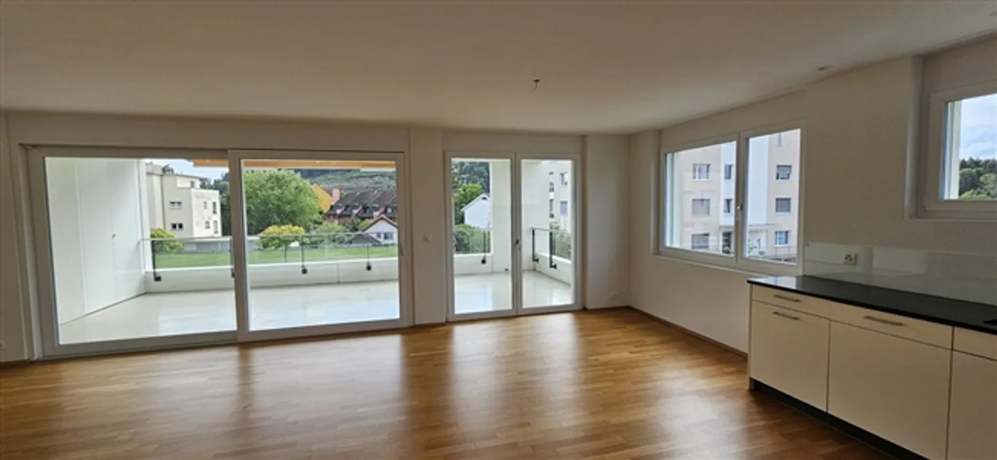 Votre nouveau chez-vous lumineux et spacieux appartement de 4,5 pièces - Photo 1 sur 13