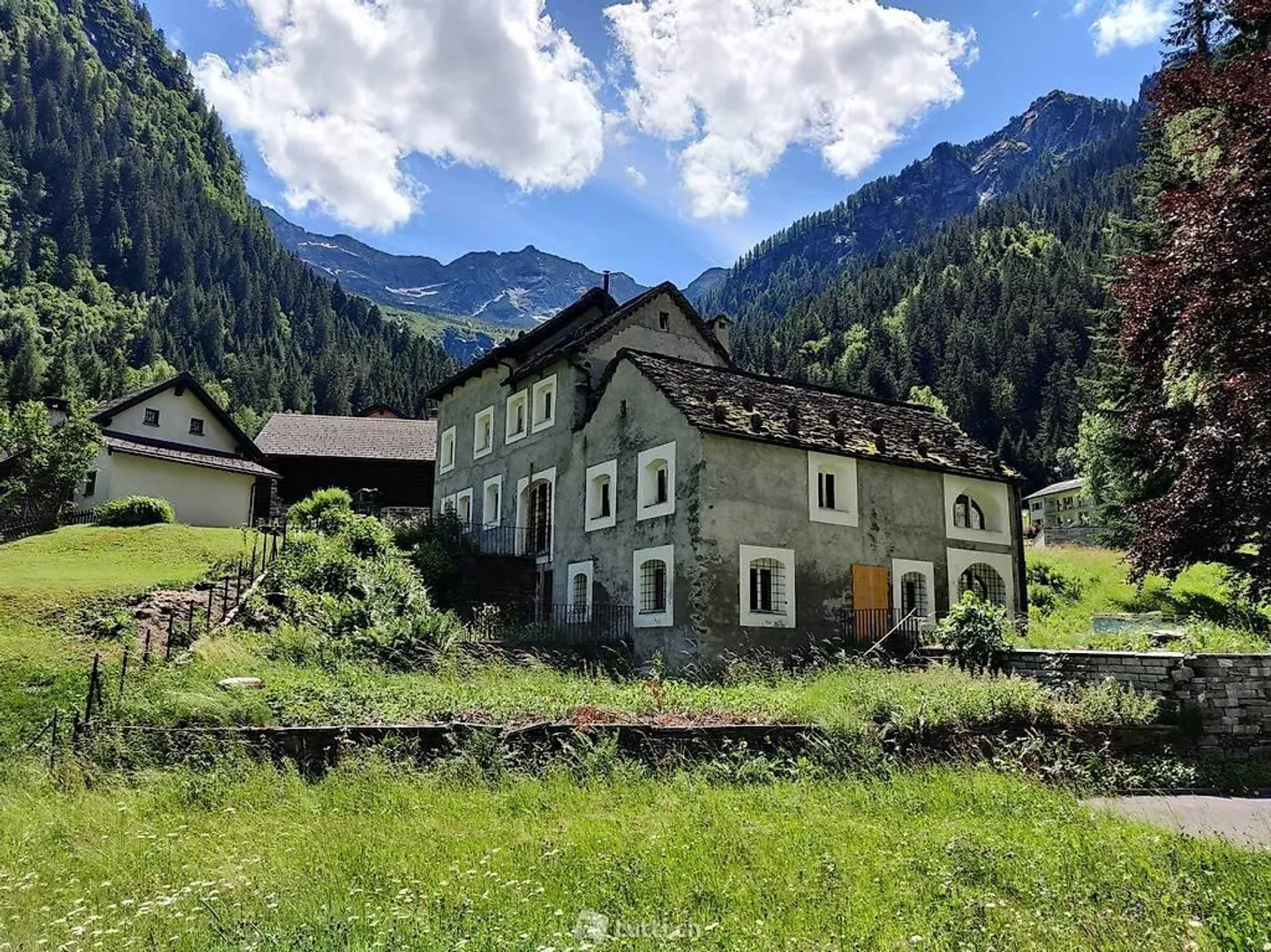 Historisches Mehrfamilienhaus - Foto 1 von 10