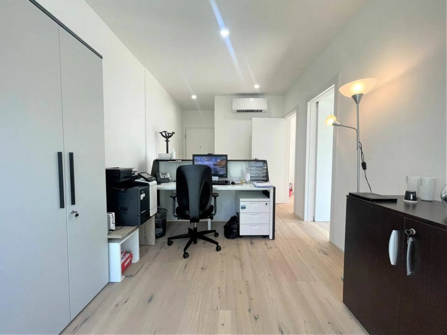 Moderno ufficio al piano terra in Via Trevano - Foto 3 di 8