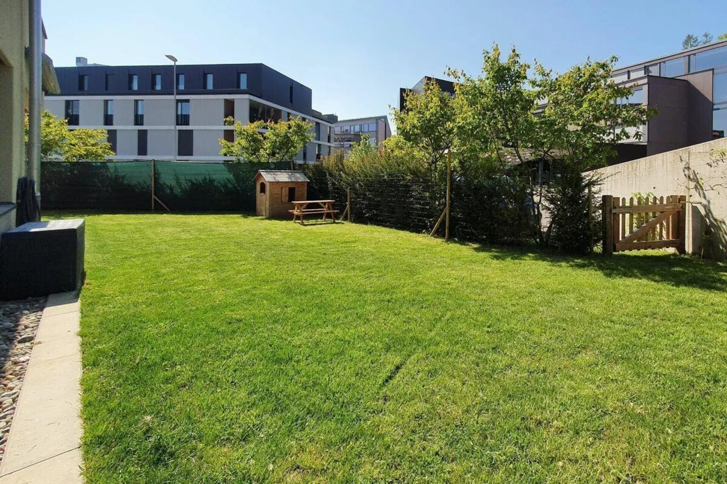 Modern, Sunny Garden Apartment - Photo 10 of 17