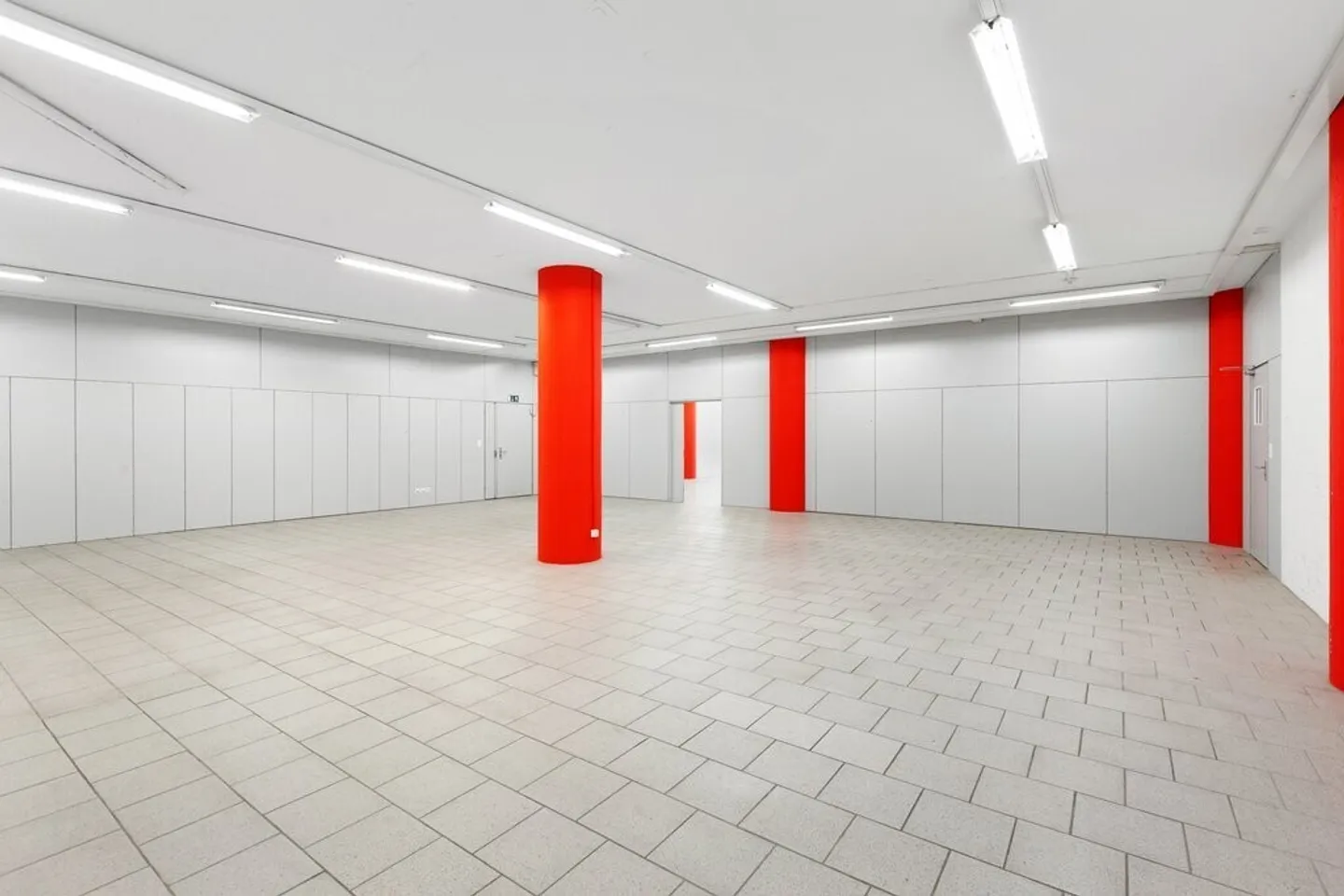 «Lagerräume - Teilflächen ab 140m2 - frei einteilbar» - Foto 3 von 3