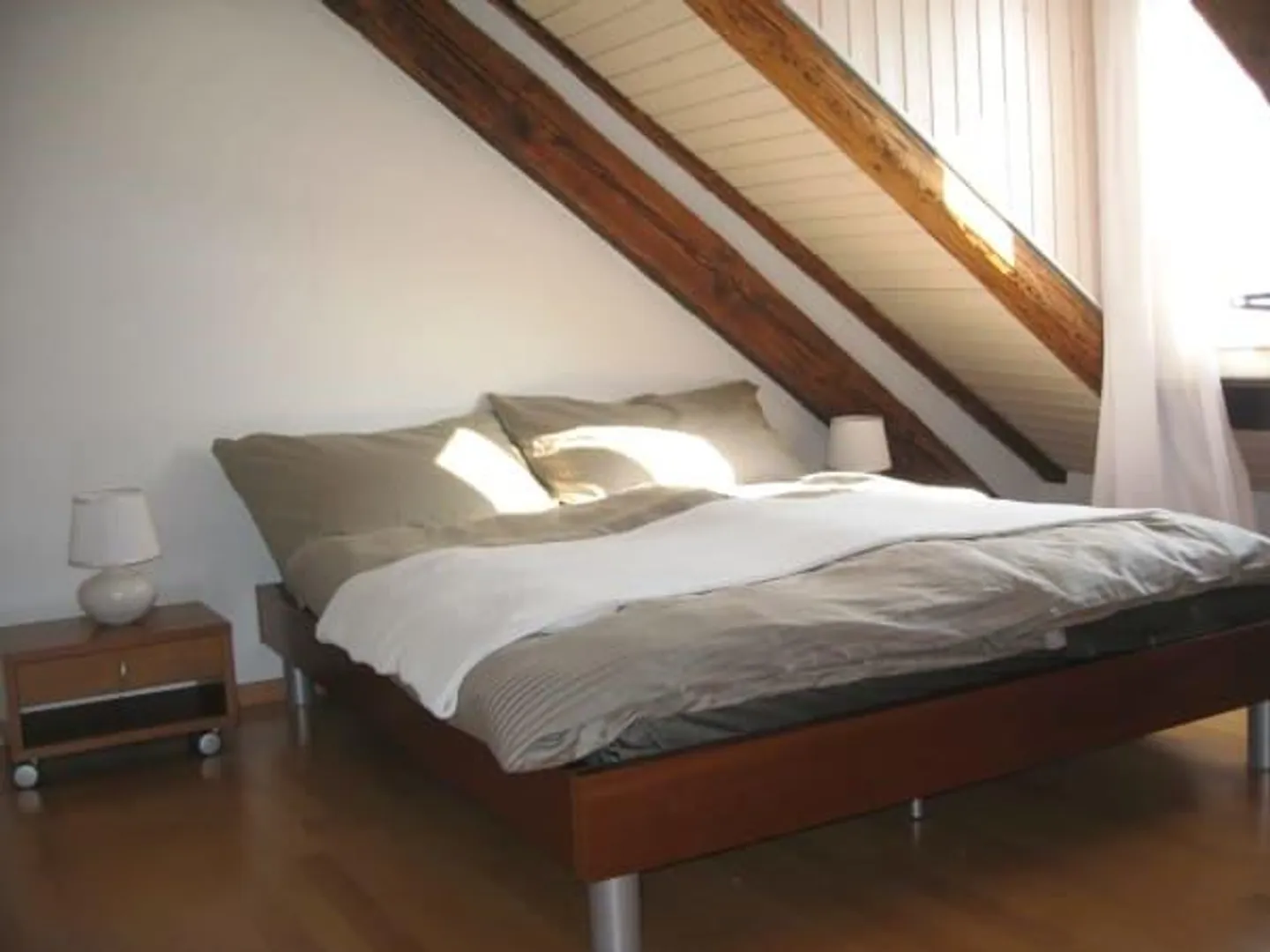 Attractive furnished penthouse apartment in the city center - Photo 8 of 9