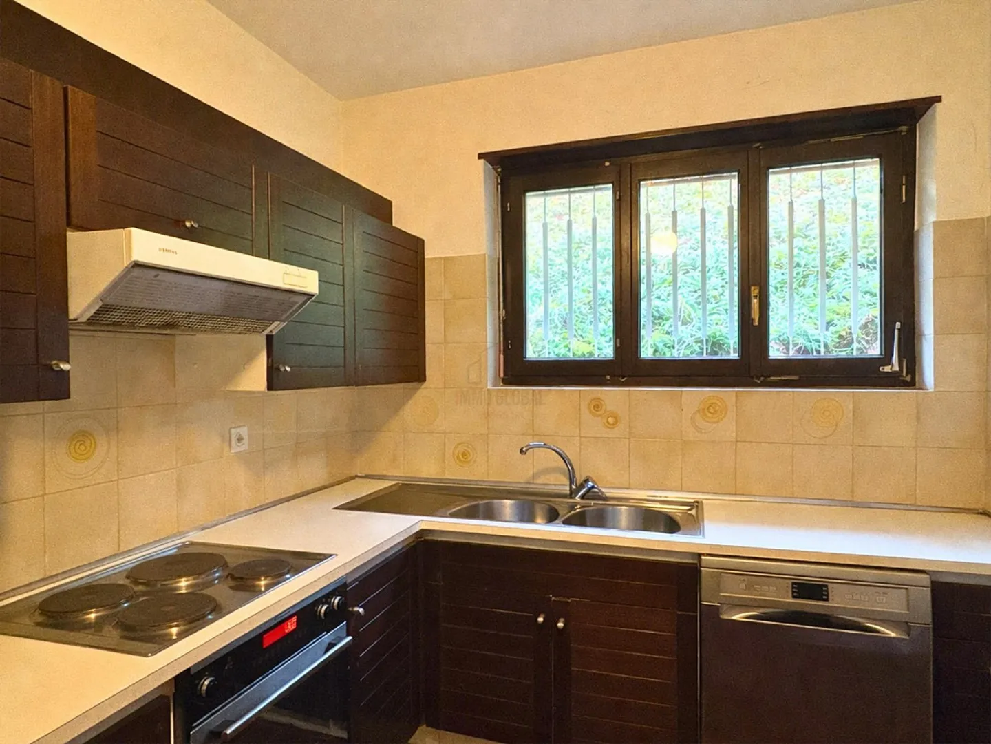 Your home with a large garden and breathtaking view - Photo 6 of 10