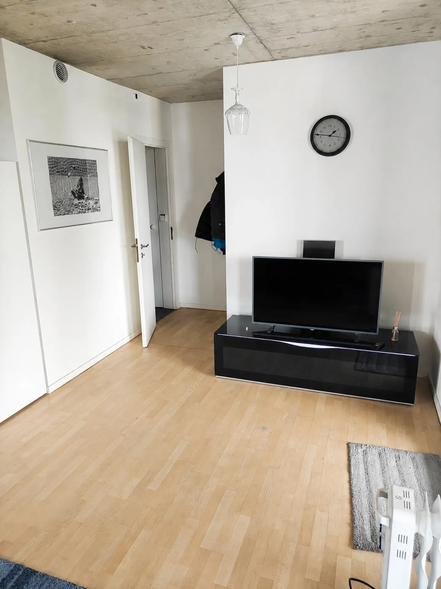 Charming 2.5-Room Apartment - Photo 3 of 13
