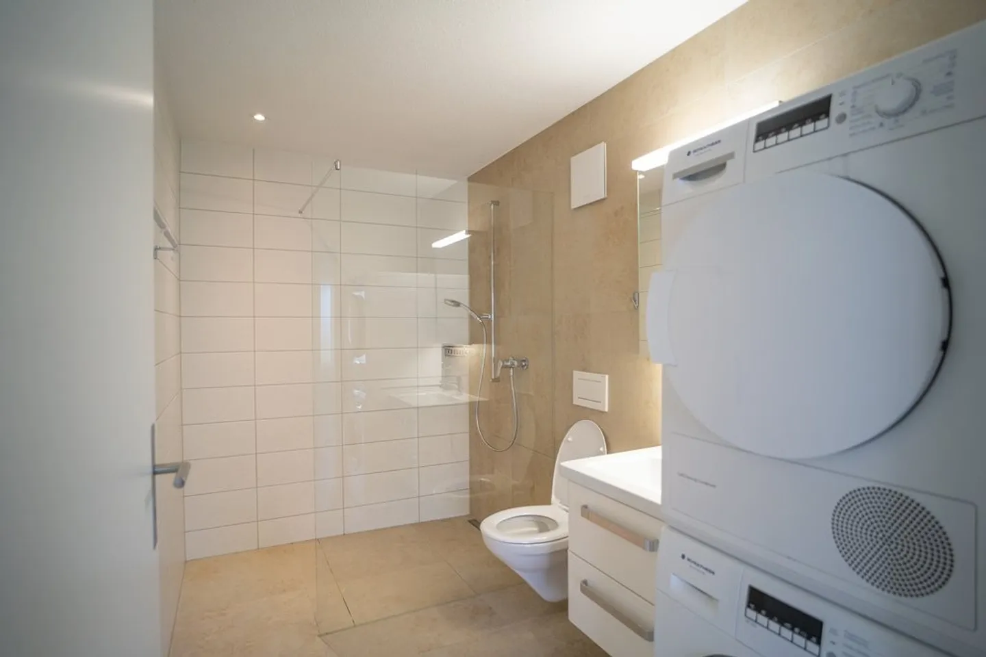 Appartamento duplex luminoso con galleria e balcone - Foto 5 di 11