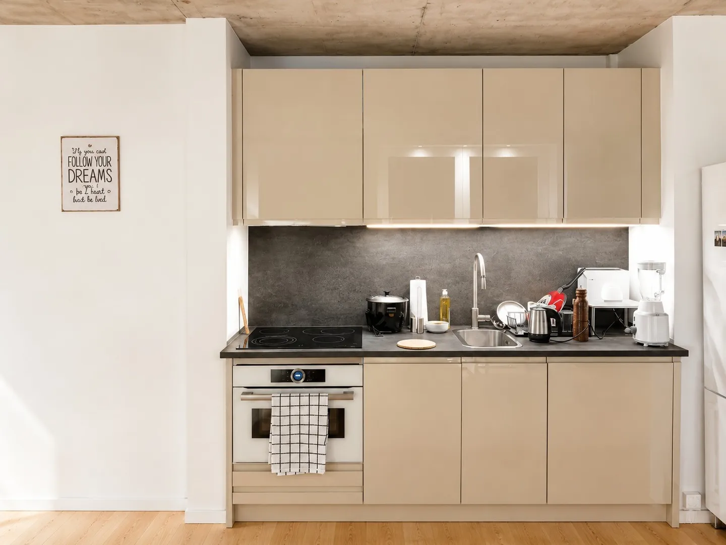 Charming 2.5-Room Apartment - Photo 10 of 13