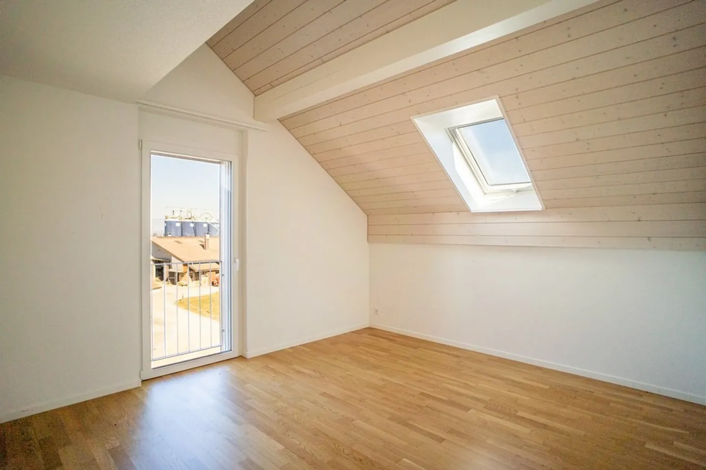 Appartamento duplex luminoso con galleria e balcone - Foto 11 di 11