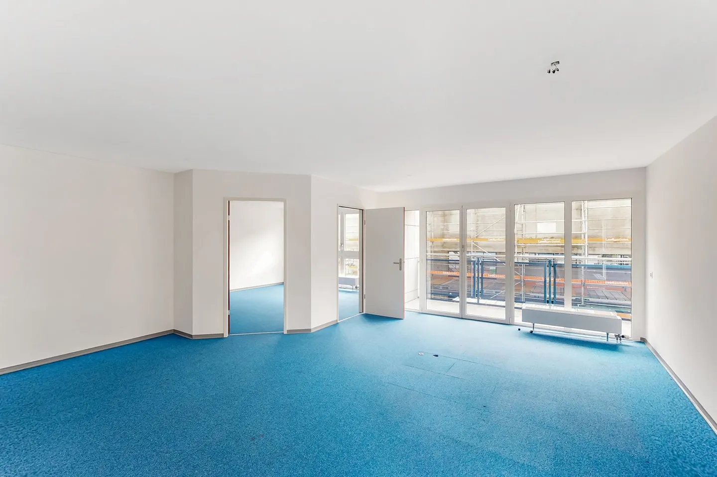 Spazio Commerciale Luminoso a Locarno - Foto 3 di 9