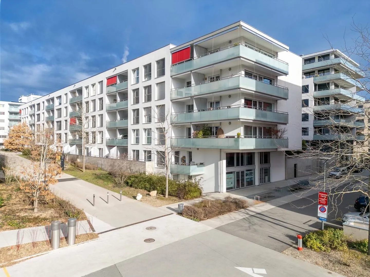 For sale: Spacious and bright 156 m² arcade on multiple levels, already rented and ideal for investment - Photo 1 of 8