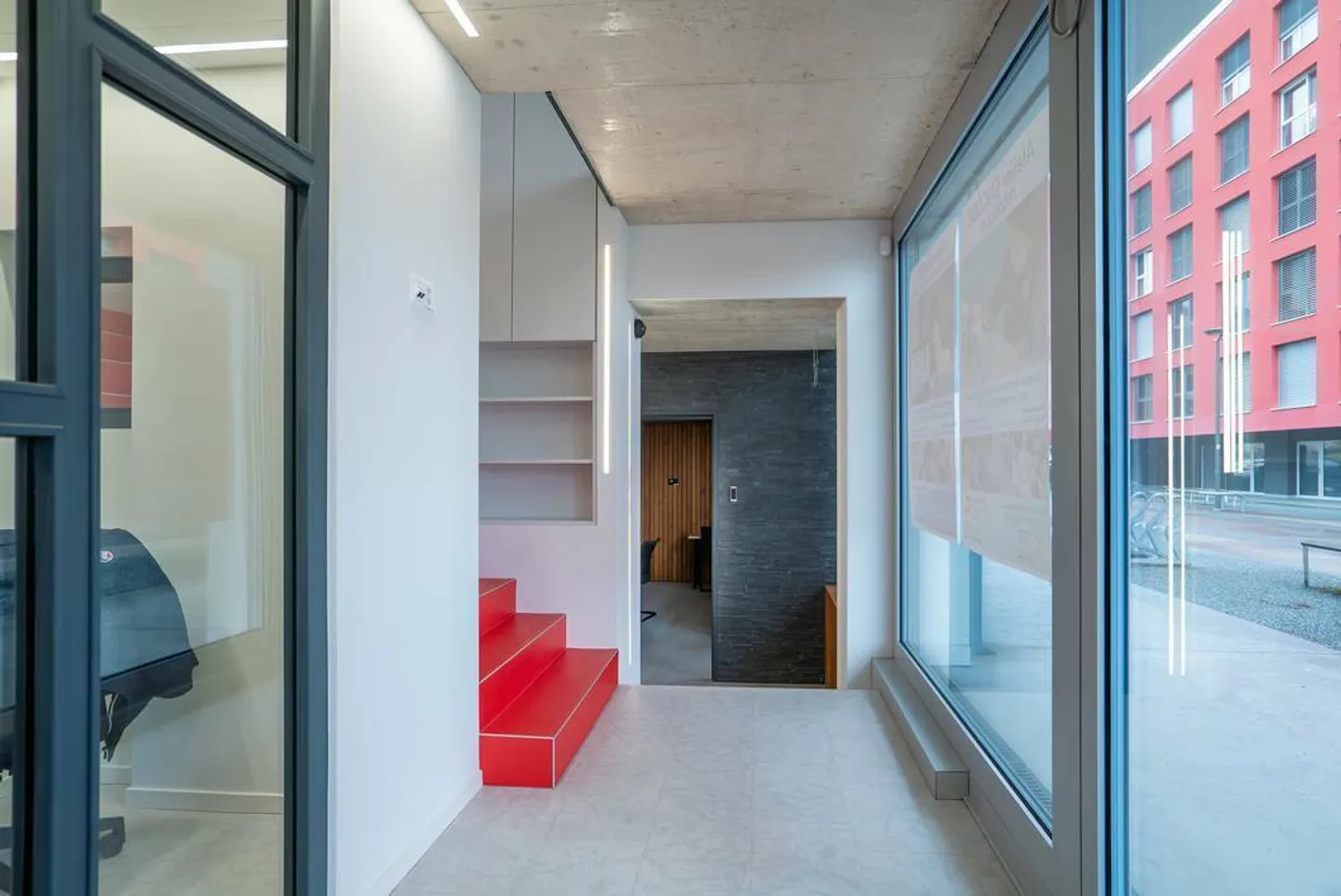 For sale: Spacious and bright 156 m² arcade on multiple levels, already rented and ideal for investment - Photo 5 of 8