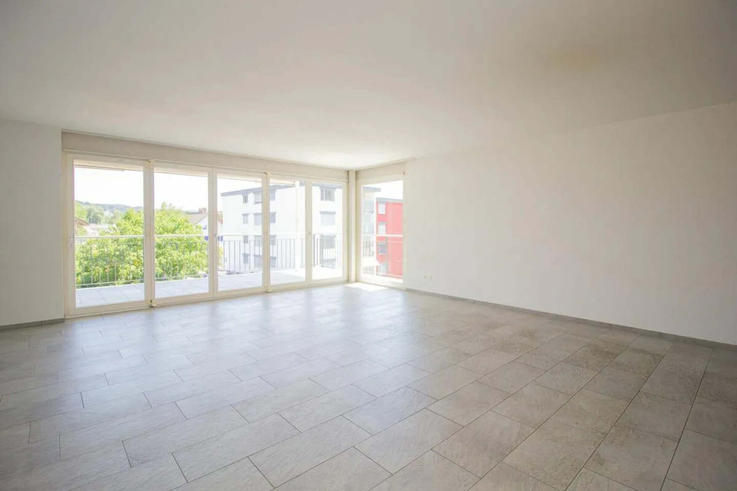 Central living with plenty of space - Photo 6 of 21
