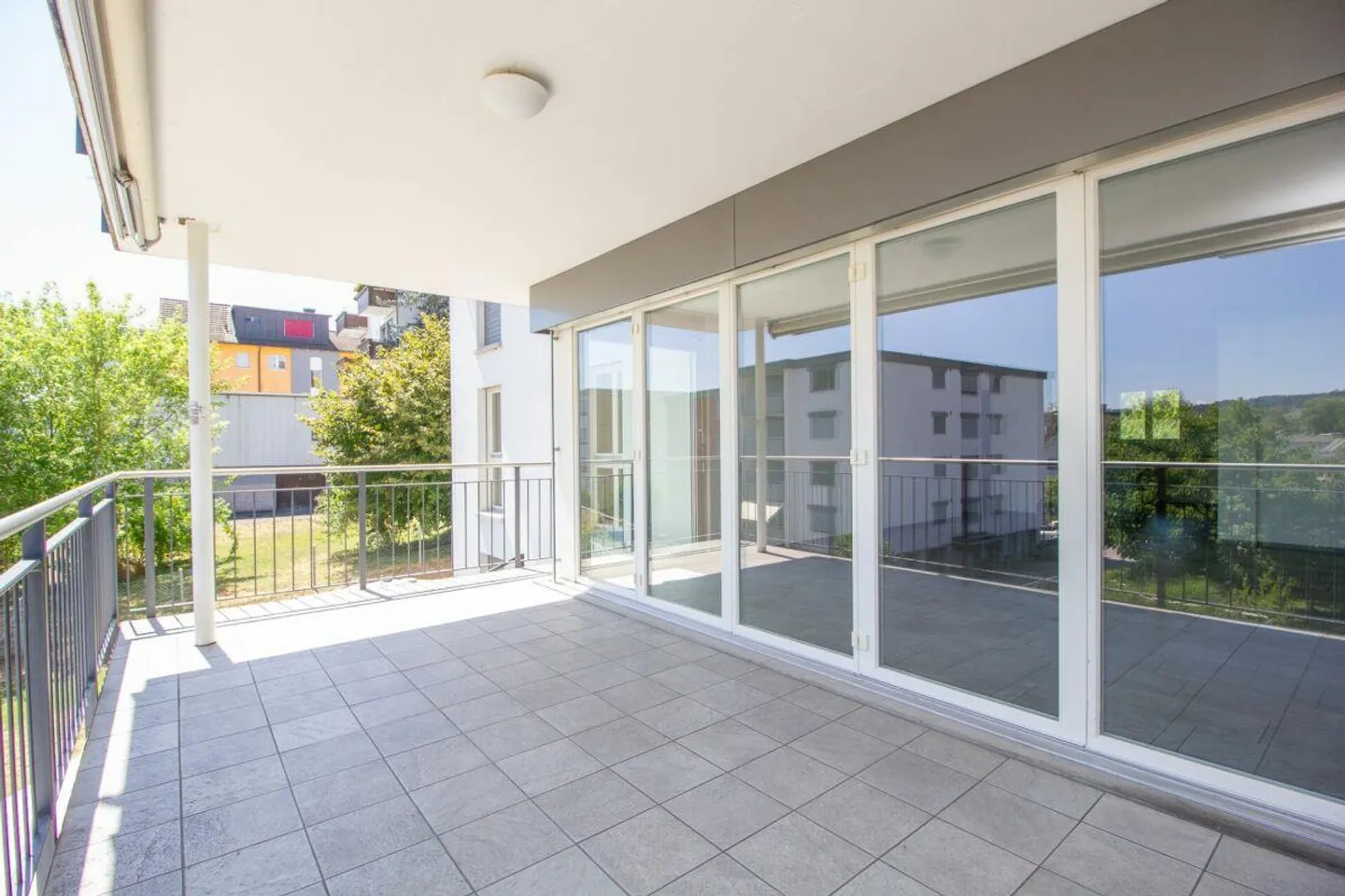 Central living with plenty of space - Photo 8 of 21