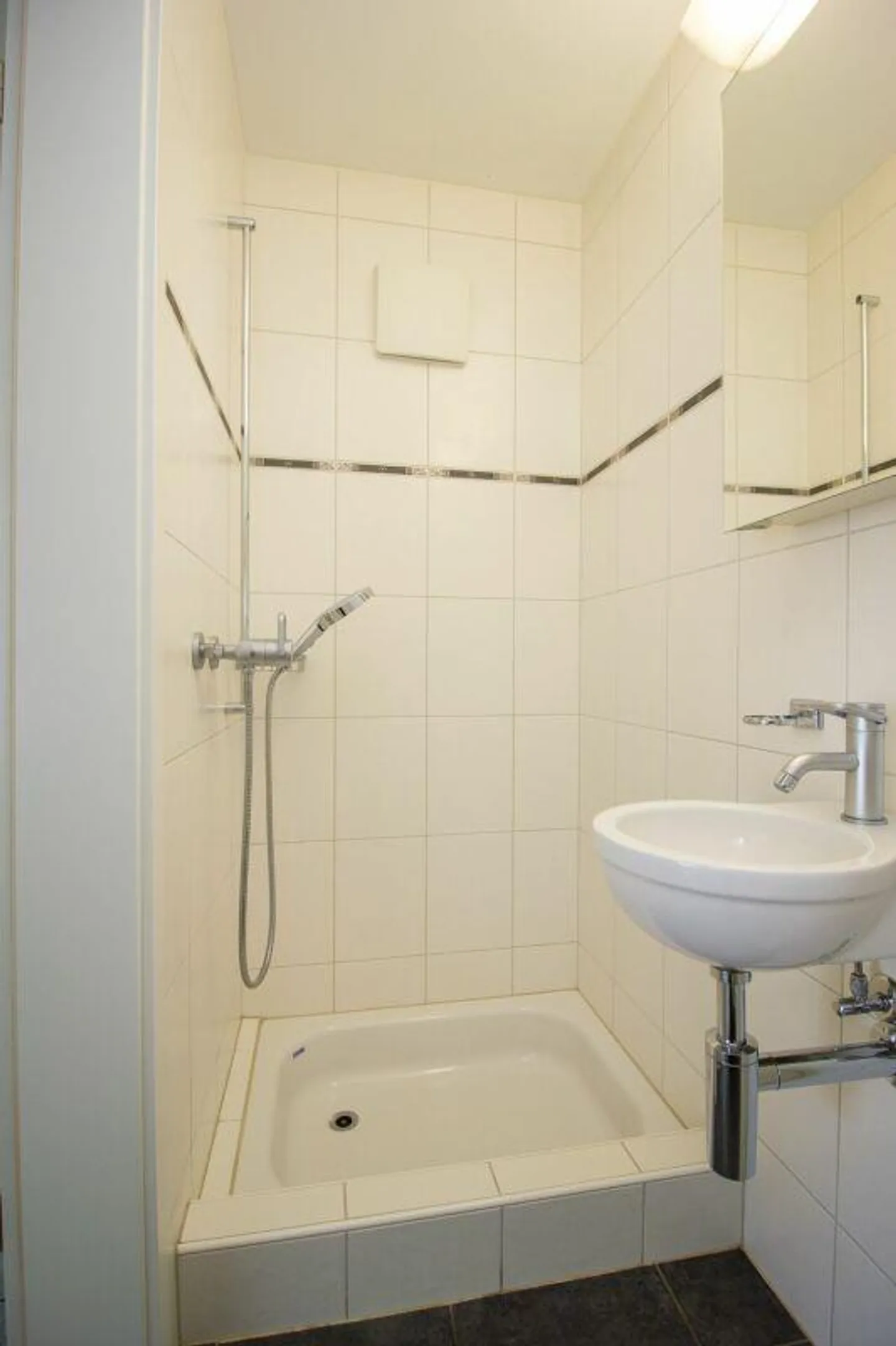 Central living with plenty of space - Photo 10 of 21