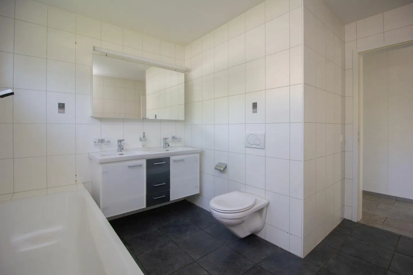 Central living with plenty of space - Photo 11 of 21