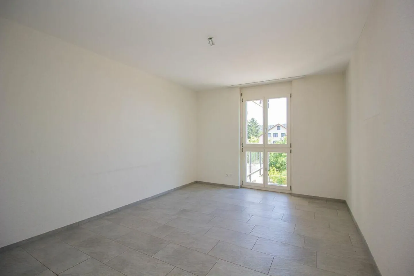 Central living with plenty of space - Photo 12 of 21