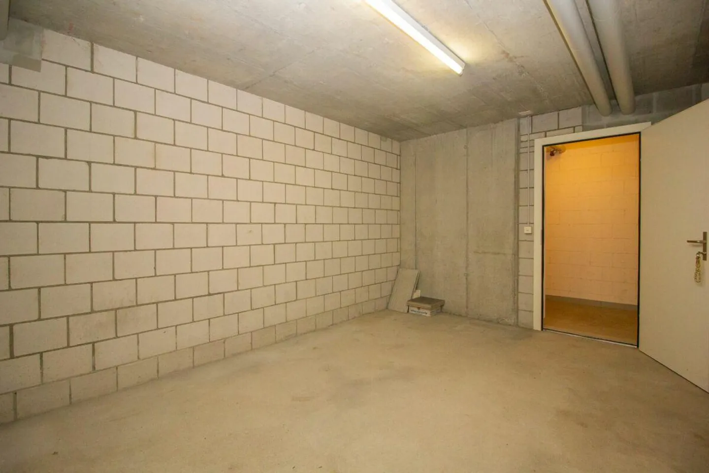 Central living with plenty of space - Photo 16 of 21