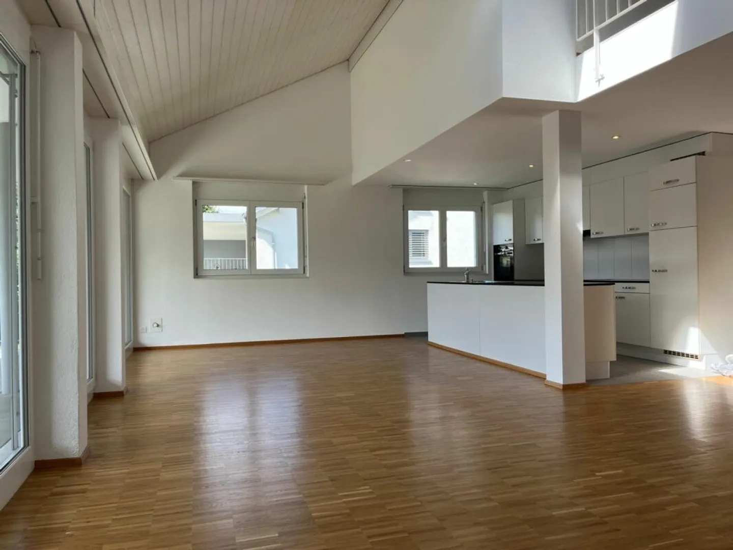 Luminoso appartamento duplex di 5,5 stanze in posizione centrale - Foto 6 di 15