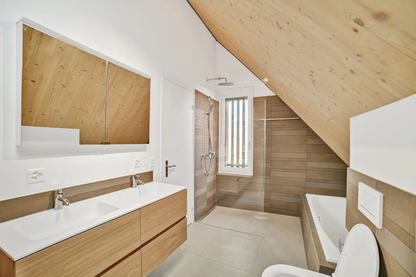 Exclusive 5.5-room maisonette with gallery & loggia – first rental in new building - Photo 6 of 9