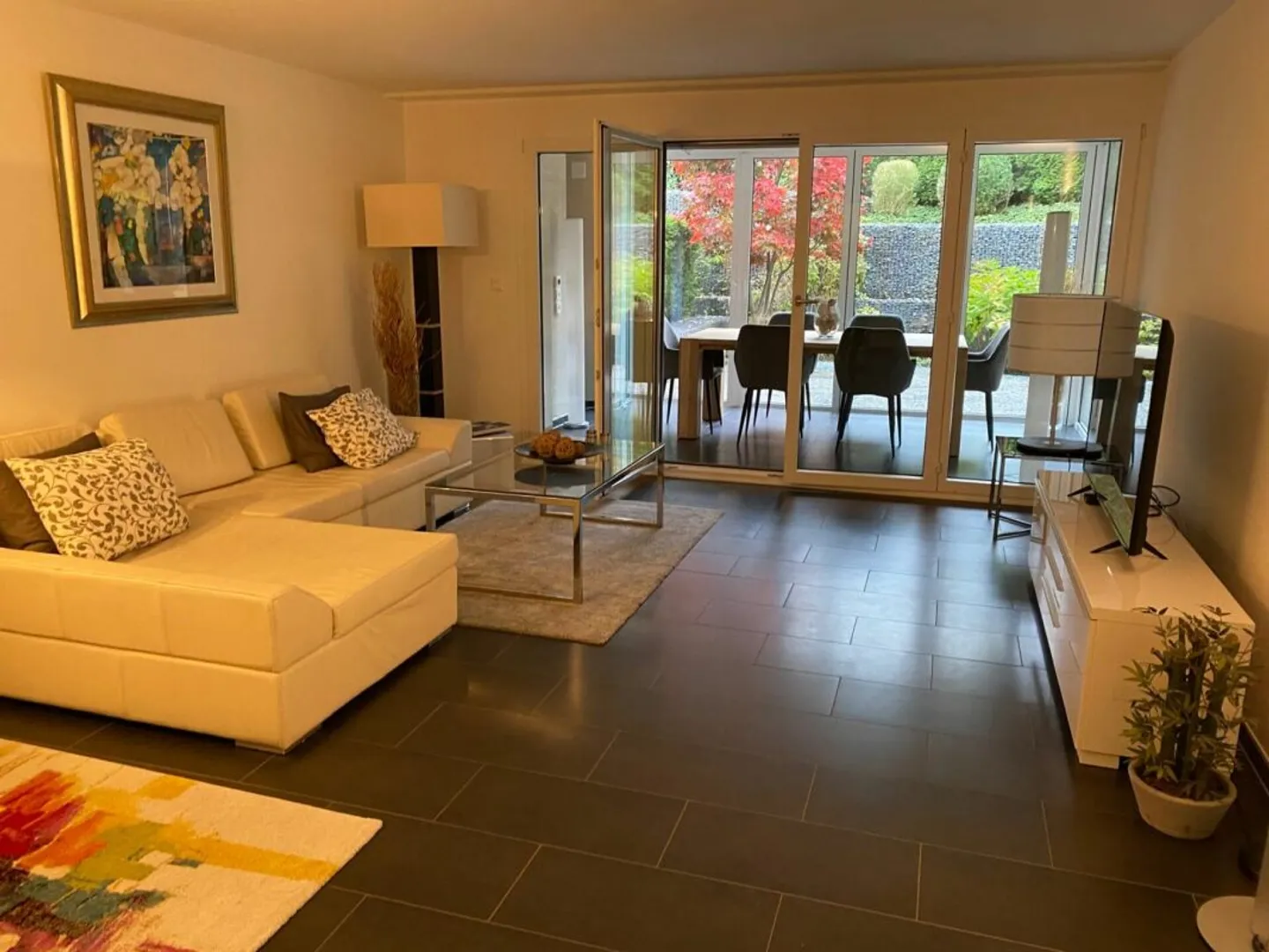 Appartamento moderno con balcone - Foto 2 di 3