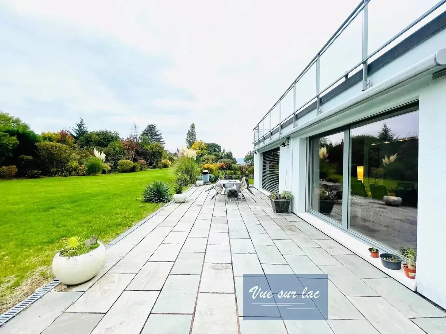 Contemporary individual villa on a beautiful and large plot - Photo 2 of 13