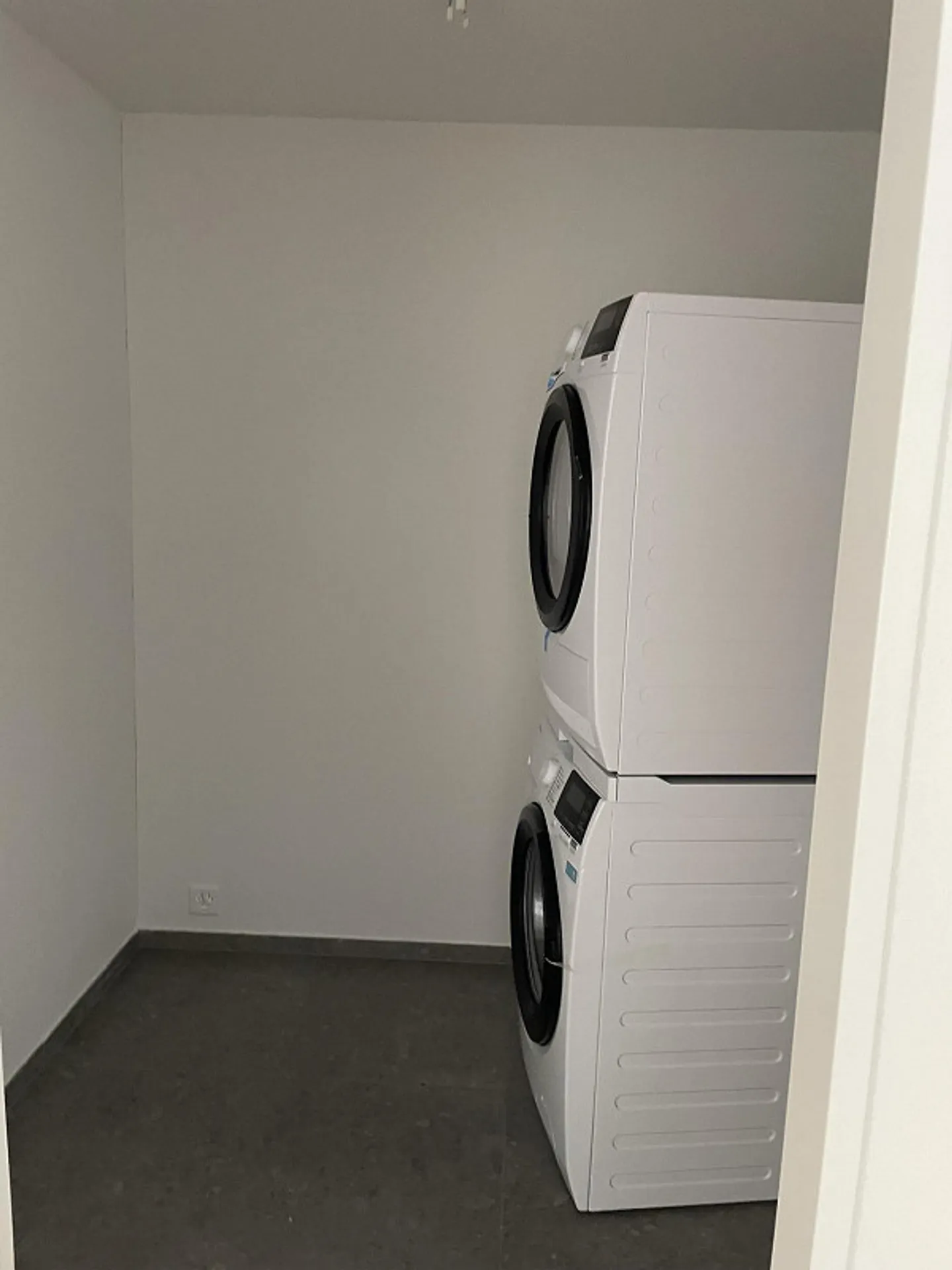 Moderne Attikawohnung Nähe See - Foto 7 von 10