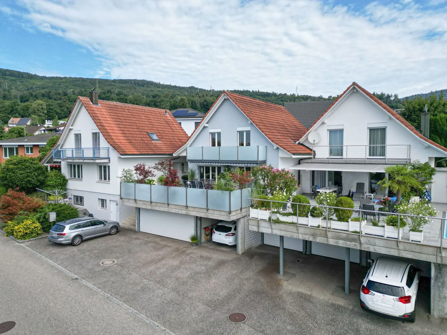 Grosses 4.5 Zi-EFH mit 60 m2 grosser Terrasse und traumhafter Aussicht bis zu den Alpen - Foto 2 von 16