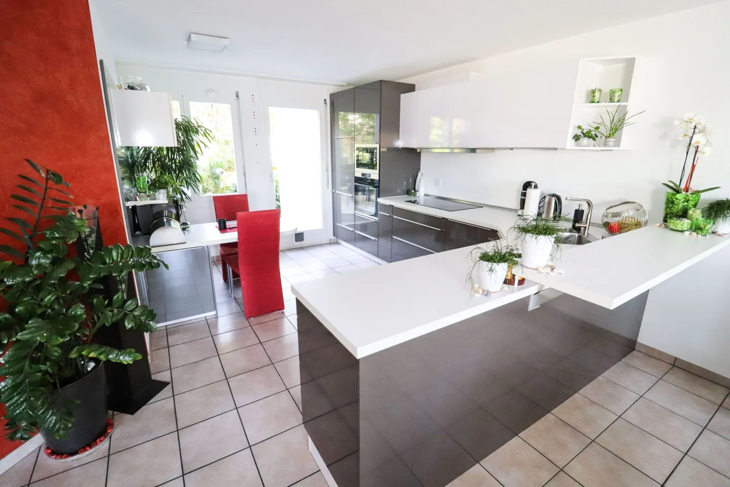 Grosses 4.5 Zi-EFH mit 60 m2 grosser Terrasse und traumhafter Aussicht bis zu den Alpen - Foto 6 von 16