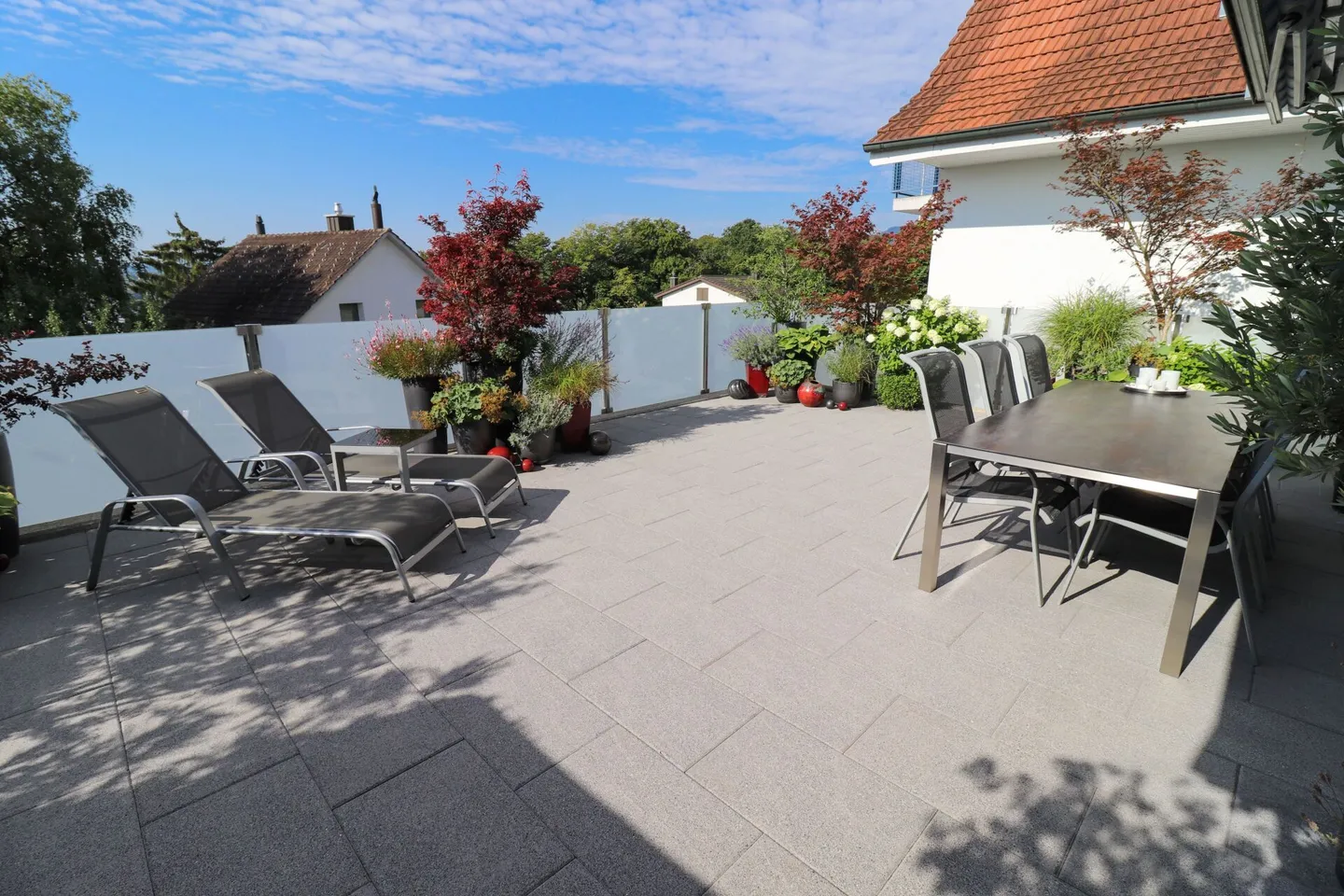 Grosses 4.5 Zi-EFH mit 60 m2 grosser Terrasse und traumhafter Aussicht bis zu den Alpen - Foto 13 von 16