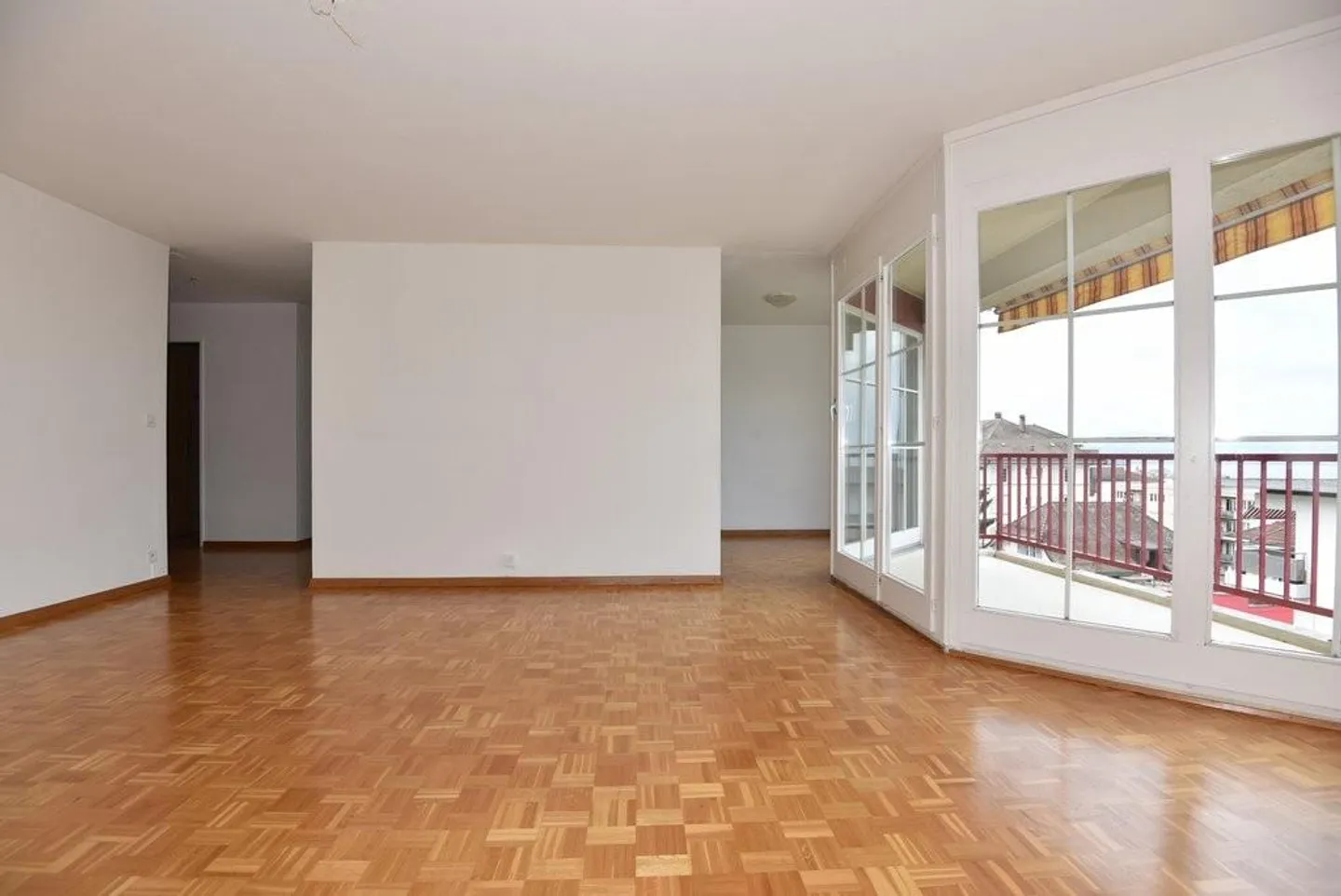 3 room apartment with lake view - Photo 2 of 11