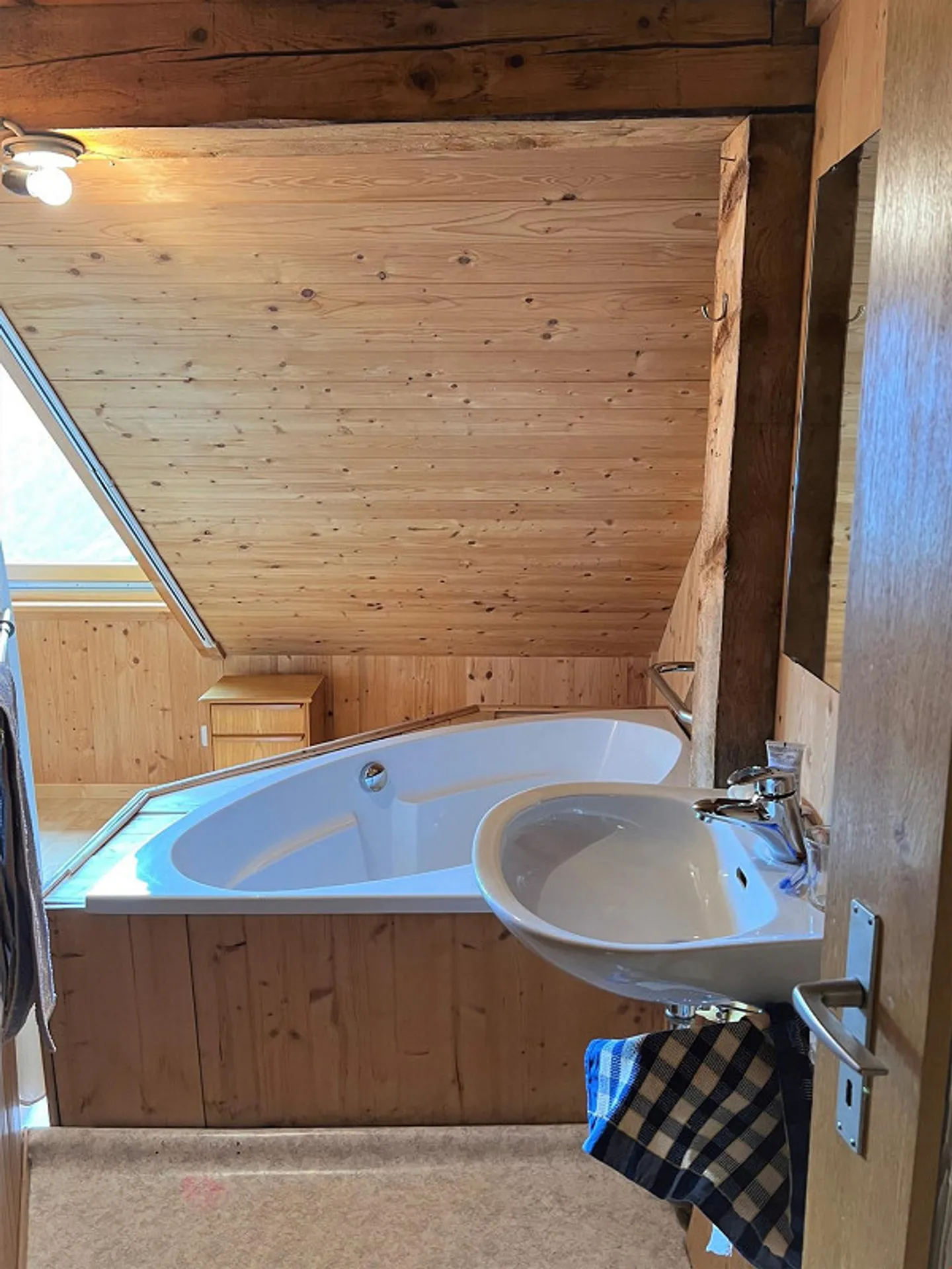 Charmant appartement sous les toits à Braunwald - Photo 7 sur 11
