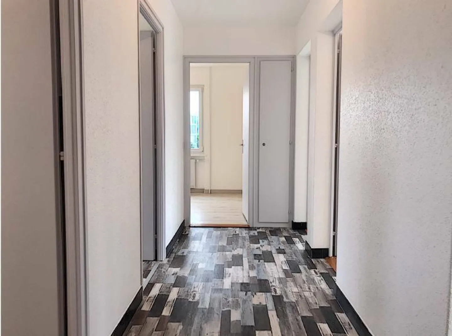 Appartement lumineux avec balcon, actuellement loué, dans un quartier calme - Photo 2 sur 6
